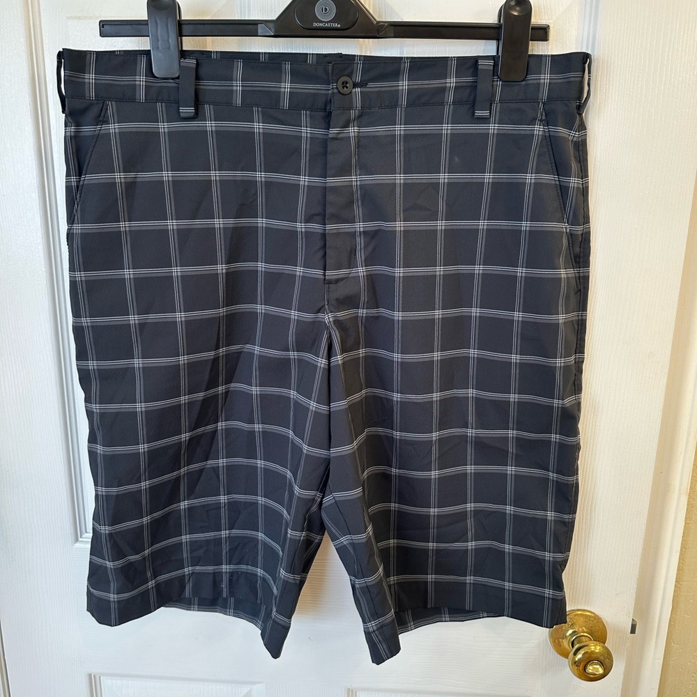 Nike Dri Fit Flat Front Plaid Golf Shorts Men’s Size 36